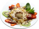 Рецепт: Салат из киви с клубникой и миндалем